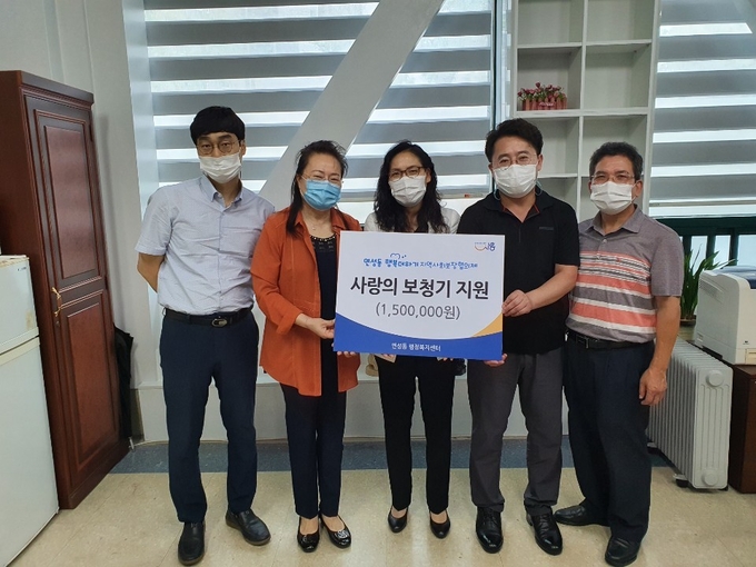 시흥시 연성동지역사회보장협의체(공공위원장 이상익 동장, 민간위원장 김명숙)는 관내 저소득 사례관리대상자 2명에게 사랑의 보청기(150만원)를 지원했다./시흥시 제공