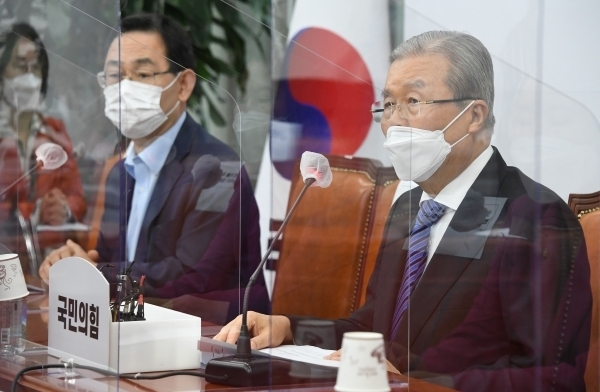 국민의힘 김종인 비상대책위원장이 7일 오전 서울 여의도 국회에서 열린 비상대책위원회의에서 발언하고 있다. (사진=연합뉴스) 