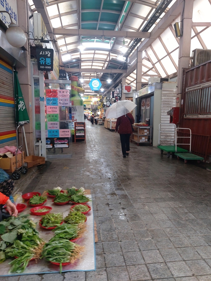 지난 7일 오전 용인시 처인구 용인중앙시장 거리가 한산하다. (사진=편지수 기자)