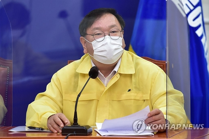 더불어민주당 김태년 원내대표가 9일 오전 국회에서 열린 당 최고위원회의에서 발언을 하고 있다. (사진=연합뉴스) 