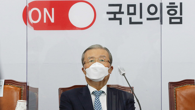 국민의힘 김종인 비대위원장이 9일 국회에서 열린 비상대책위원장-중진의원 연석회의에서 모두발언하고 있다. 사진 = 연합뉴스 