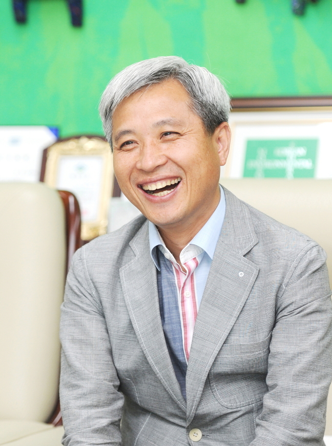 사진= 오산시는 전국 기초단체장 우수 공약 실천사례를 선발하는 2020년 매니페스토 우수사례 경진대회에서 지역문화 활성화와 일자리 및 고용개선 분야 우수상을 수상했다. /곽상욱 오산시장