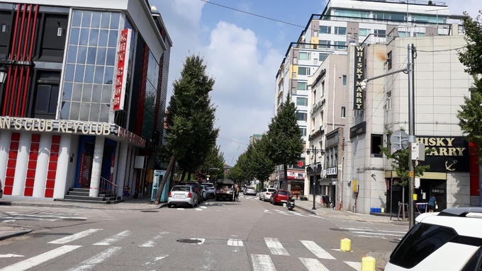 길은 그 위를 오갔던 수많은 사람들의 기쁨과 애환, 고통과 기억의 흔적이다. 중구 해안동 일대 길.