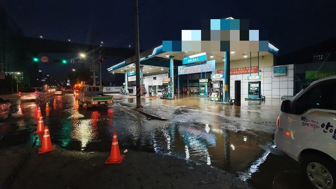 안양시 만안구 안양동 배관 누수 현장. (사진=경기도소방재난본부 제공)