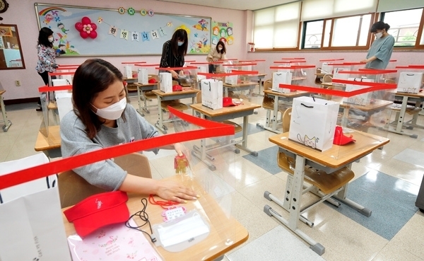 등교 준비에 분주한 초등학교. (사진=조병석 기자)