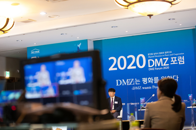 지난 17일 오후 고양 킨텍스1전시장에서 국내외 석학, 전문가, 평화NGO 등 90여명이 참여해 ‘DMZ는 평화를 원한다’를 주제로 DMZ포럼이 열렸다. (사진=경기도제공)