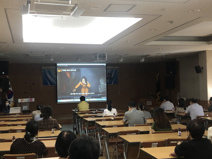오산시 대원동행정복지센터는 지난 22일 동행정복지센터 4층 대회의실에서 원동119안전센터와 합동소방훈련을 실시했다./오산시대원동 제공