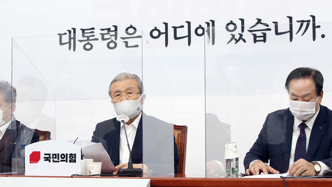 국민의힘 김종인 비상대책위원장이 25일 서울 여의도 국회에서 열린 비상대책위원-외교안보특위위원 긴급간담회에서 우리 국민이 북한군의 총격에 살해된 사건과 관련해 입장을 발표하고 있다. (사진= 연합뉴스) 