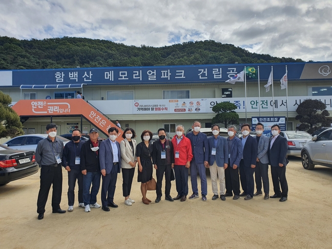 가평군이 추진하는 공동형 장사시설 건립 위원들/가평군제공