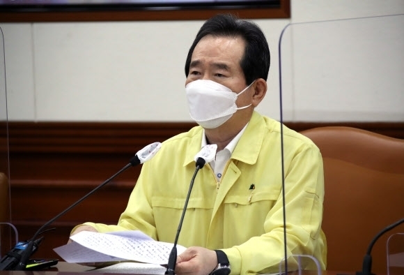 정세균 국무총리가 27일 정부서울청사에서 열린 신종 코로나바이러스 감염증(코로나19) 대응 중앙재난안전대책본부 회의를 주재하고 있다. (사진= 연합뉴스) 