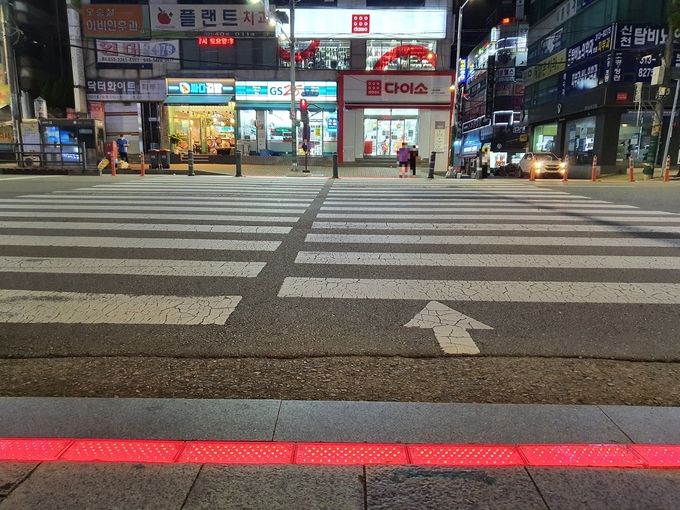 시흥시는 스마트횡단보도 시범사업을 운영하고있다./시흥시 제공