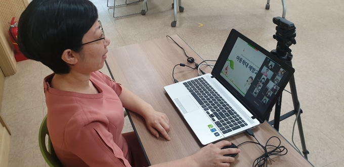 오산시육아종합지원센터는 지난 17일, 22일 관내 어린이집 보육교직원을 대상으로 아동학대 및 어린이집 안전사고 예방 교육을 실시했다. /오산시 제공