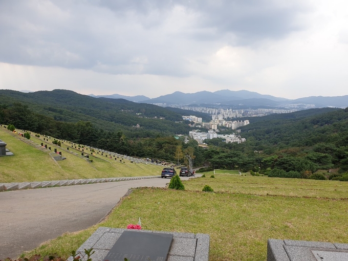 지난 30일 추석 연휴 첫날 분당의 한 추모공원이 한산한 모습을 보이고 있다. (사진=박한솔 기자)