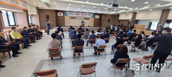포천시청 대회의실에서 2020지역발전 유공자 표창 수여식이 열리고 있다. / 문석완 기자