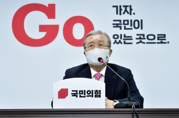 김종인 국민의힘 비상대책위원장이 5일 서울 여의도 국민의힘 중앙당사에서 열린 비상대책위원회의에서 모두발언하고 있다. (사진=연합뉴스) 