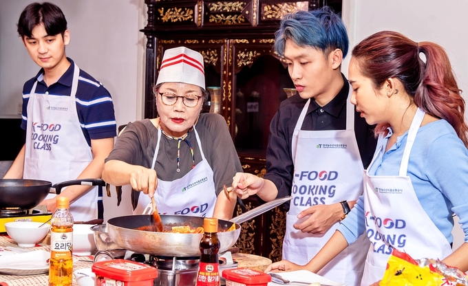 인플루언서와 함께한 K-Food 홍보영상 촬영 (사진=한국농수산식품유통공사)
