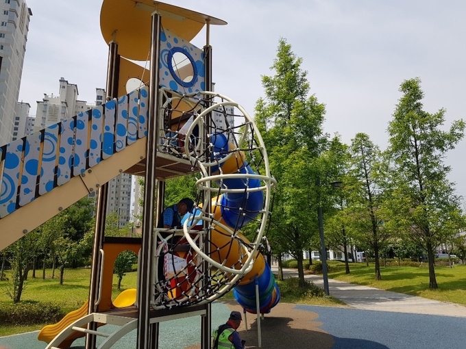 운정공원에 설치된 어린이 놀이시설. /파주시 제공