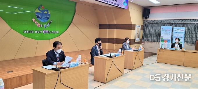 왼쪽부터 포천혁신교육포럼 기획위원회의 공동 위원장인 박윤국 포천시장, 심춘보 포천교육지원청 교육장, 손세화 포천시의회 의장. /문석완 기자
