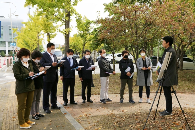 남양주시의회 자치행정위원회가 제274회 임시회 안건으로 제출된 공유재산관리계획 승인안 심사를 위해 12일 사업대상지에 대한 현장방문을 실시했다. /남양주시의회 제공