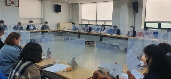 남양주시 퇴계원읍 주민자치위원회가 13일 생활쓰레기 20% 감축에 대한 특화사업 추진을 위한 회의를 실시했다. /남양주시 제공