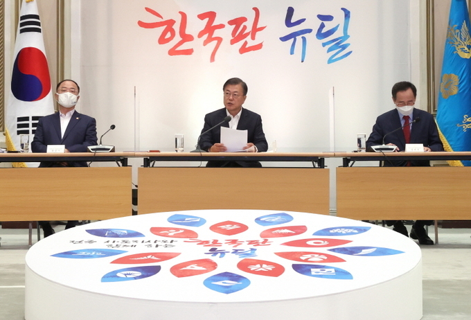  문재인 대통령이 13일 오전 청와대에서 열린 제2차 한국판 뉴딜 전략회의에서 발언하고 있다. 사진=연합뉴스 