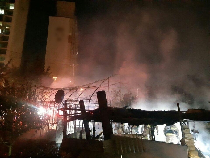 지난 13일 오후 7시 23분쯤 안산시 단원구 신길동의 한 비닐하우스에서 화재가 발생해 1명이 사망했다. (사진=경기도재난안전본부 제공)