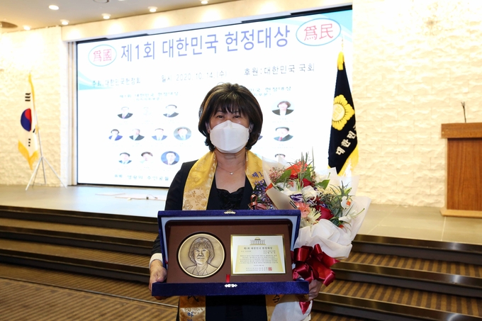 하남시의회 방미숙 의장이 서울 여의도 CCMM빌딩에서 열린 「제1회 대한민국 헌정대상」 시상식에서 자치의회 부문 대상을 수상했다. (사진=하남시의회 제공)