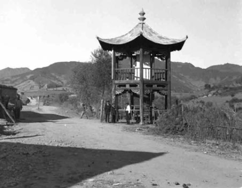 1927년 수리한 광개토태왕릉비, 김부식은 이 비를 보지 못했지만 시조 관련 내용이 흡사하다.