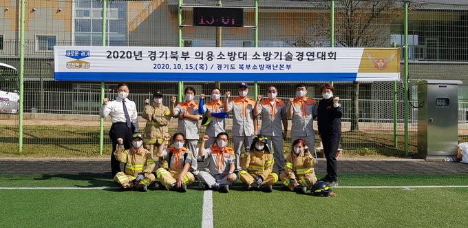 구리소방서 구리의용소방대가 오는 27일 천안시 소재 천안종합운동장에서 개최하는 전국의용소방대 기술경연대회를 대비한 훈련에 박차를 가하고 있다. (사진=구리소방서 제공)
