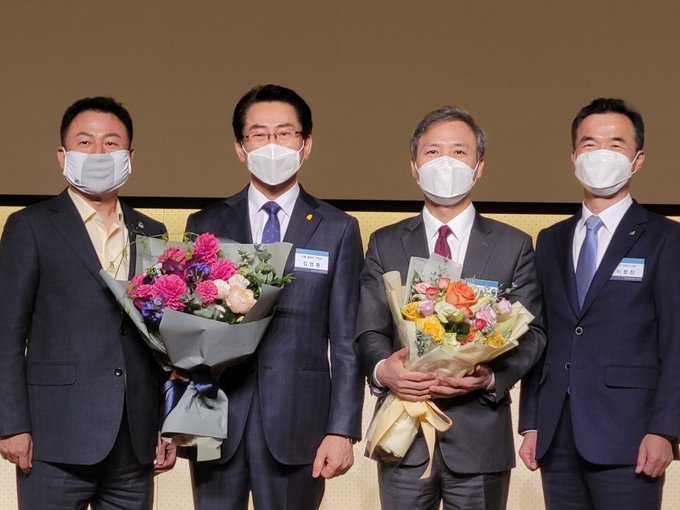 안승남 구리시장이 지난 16일 행복실현지방정부협의회 제5차 정기총회 및 행복정책 심포지엄에서 제2대 사무총장으로 선임됐다. (사진=구리시 제공)