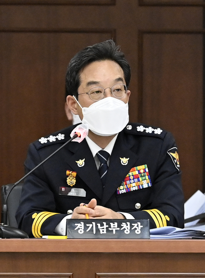최해영 경기남부지방경찰청장 19일 경기도 수원시 장안구 경기남부지방경찰청에서 열린 국회 행정안전위원회의 경기남부·북부지방경찰청 국정감사에서 의원 질의에 답하고 있다. (사진=황준선 수습기자)