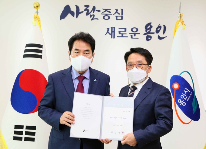 지난 19일 백군기 용인시장이 용인도시공사에 새로운 사장으로 최찬용 전 한국토지주택공사 고양사업본부장을 새롭게 임명했다. (사진=용인시 제공)