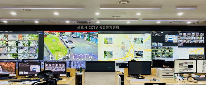 군포시청 CCTV 통합관제센터 디지털 LED 영상표출시스템. (사진=군포시 제공)