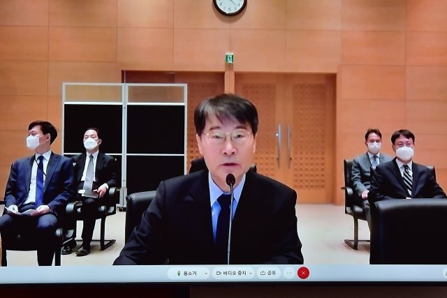 장하성 주중대사가 21일 서울 여의도 국회에서 열린 외교통일위원회의 주일대사관, 주중대사관에 대한 화상 국정감사에서 업무보고를 하고 있다. 사진=연합뉴스 