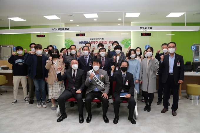 남양주시의회 이철영 의장이 21일 국민건강보험공단 남양주가평지사 1일 명예지사장으로 위촉받고 공단의 다양한 업무를 체험하는 시간을 가졌다. (사진=남양주시의회 제공)