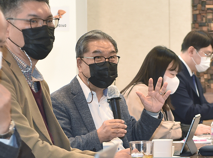 이재정 경기도교육감이 22일 오후 3시 출입기자들과 긴급 티타임을 갖고, 도의회 더불어민주당 의원들이 요청한 고1 무상교육 조기실시와 학교체육관 건립'에 대해 수용하기로 했다고 밝혔다. (사진=경기도교육청 제공)