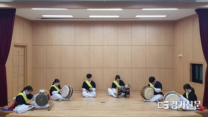 ‘2020년 제28회 경기도 청소년종합예술제’에서 장려상을 수상한 ‘사물놀이 앉은반 고등부 포천일고 한내 민속반’. (사진=포천시 제공)