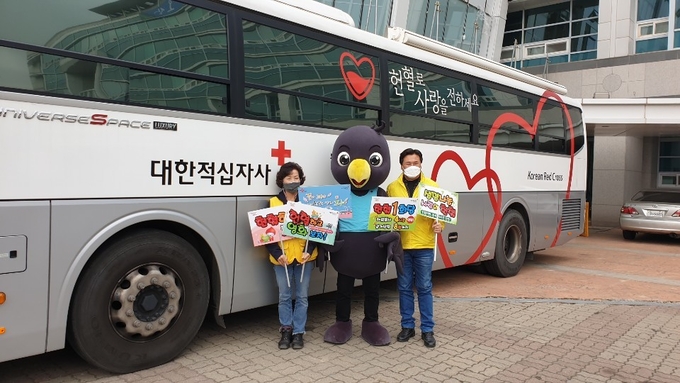 오산시는 지난 22일과 23일 이틀간 시청 광장에서 올해 10번째 ‘공직자 사랑의 헌혈운동’을 전개했다고 밝혔다. (사진=오산시 제공)