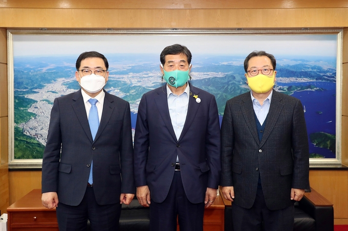 왼쪽부터 허성무 창원시장, 윤화섭 안산시장, 조광한 남양주시장.