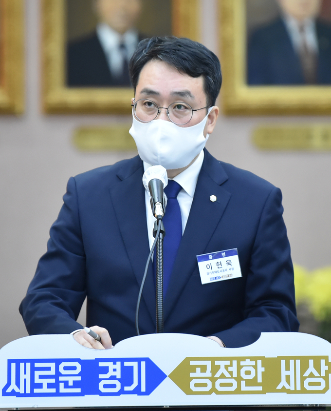 이헌욱 경기주택도시공사 사장이 19일 경기도청에서 열린 국회 행정안전위원회의 경기도에 대한 국정감사에서 의원 질의에 답변하고 있다. ( 사진 = 공동사진취재단 ) 