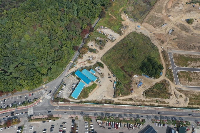 한국토지주택공사가 융·건릉과 용주로를 사이에 두고 대지면적 118여 만㎡(약 36만평) 부지에 화성태안3지구 택지개발사업을 진행중이다. ( 사진 = 조병석 기자 )