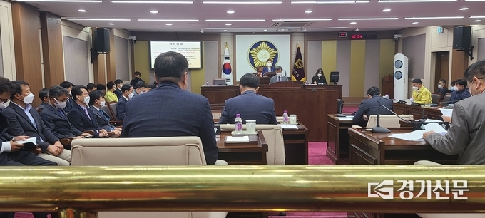 포천시의회 제153회 임시회 제2차 본 회의가 열리고 있다. (사진=문석완 기자)