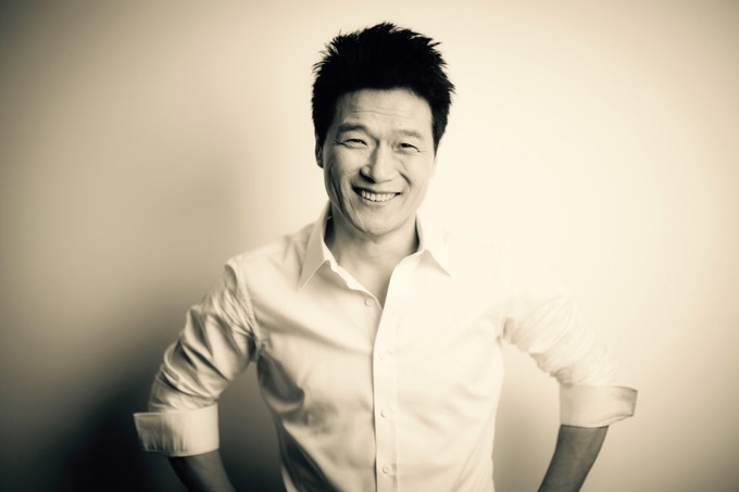 30년 음악 여정 동안 끊임없이 사람과 사랑을 노래한 가수 안치환. (사진=경기아트센터 제공)