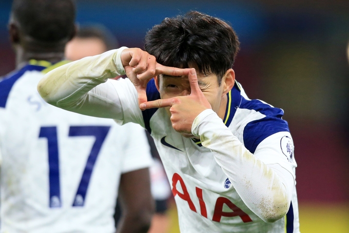 27일 영국 번리의 터프 무어에서 열린 2020~2021 프리미어리그(EPL) 6라운드 토트넘과 번리의 경기에서 토트넘 손흥민이 득점에 성공한 뒤 세리머니를 하고 있다. (사진=연합뉴스 제공)