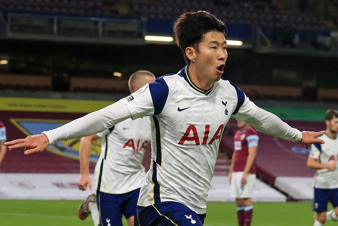 27일 영국 번리의 터프 무어에서 열린 2020~2021 프리미어리그(EPL) 6라운드 토트넘과 번리의 경기에서 토트넘 손흥민이 득점에 성공한 뒤 환호하고 있다. (사진=연합뉴스 제공)