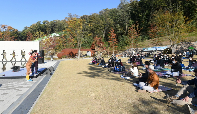 오산시는 지난 24일 오산 죽미령 평화공원에서 ‘이토록 소중한 평화 모먼트’ 음악공연회를 개최했다고 밝혔다. (사진=오산시 제공)