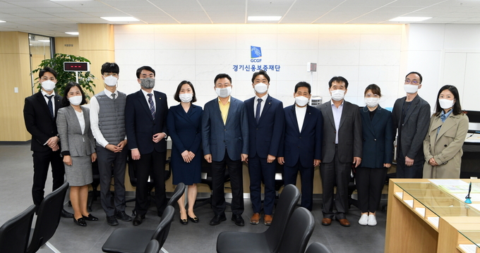 구리시가 경기신용보증재단 구리지점 개설을 위해 지속적인 건의와 노력 끝에 지점 유치를 확정하고 지난 8월 24일부터 구리농수산물도매시장 내에서 영업을 개시했다. (사진=구리시 제공)