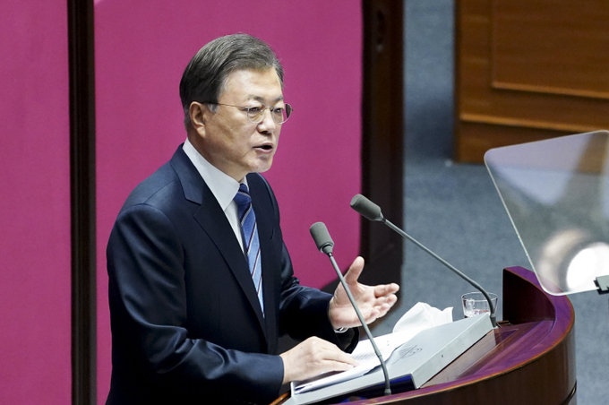 문재인 대통령이 28일 오전 국회 본회의장에서 2021년도 예산안 시정연설을 하고 있다. 사진=연합뉴스 
