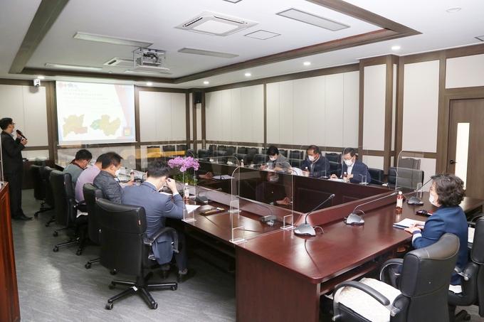 남양주시의회는 28일 시의회 소회의실에서 ‘역사주변 중심생활권 대중교통 지선 노선체계 개선 연구용역’ 최종보고회를 개최했다. (사진=남양주시의회 제공)