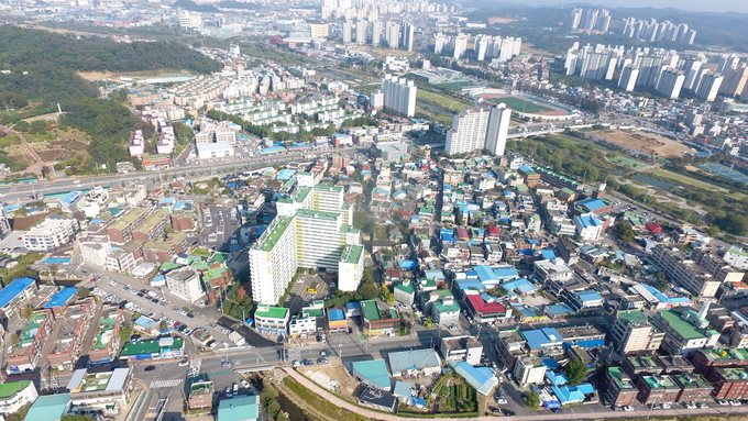 오산시는 국토교통부에서 공모한 ‘20년 제2차 도시재생 뉴딜 사업’에 ‘궐동 새장터 어울터 화목마을사업’이 최종 선정됐다고 3일 밝혔다. 사진은 궐동 사업지구 항공사진. (사진=오산시 제공)